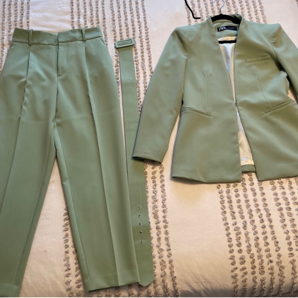 Zara pant suit in mint green.. very good condition